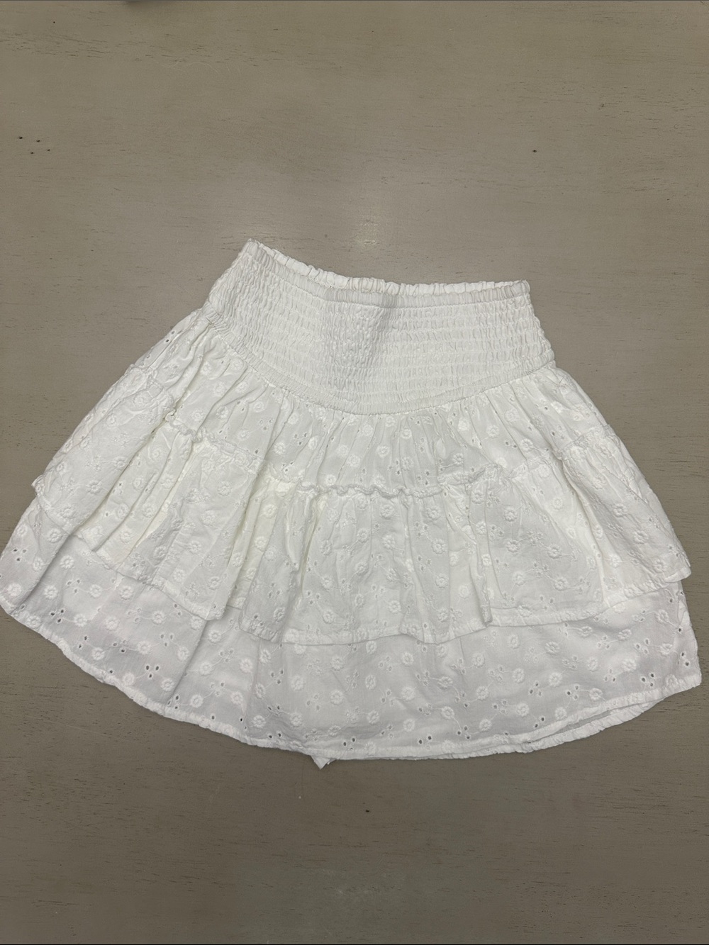 Hollister White Eyelet Tiered Mini Skirt - size xxs - like new